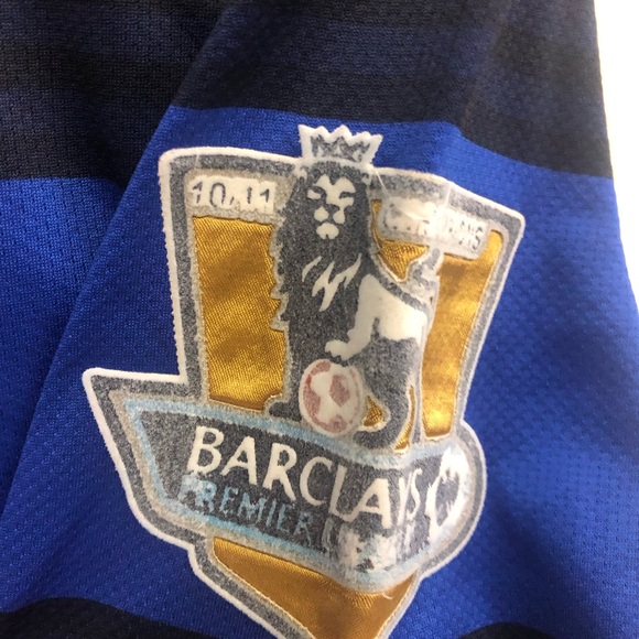 MANCHESTER UNITED NIKE SOCCER JERSEY 2010-2011 set with shorts size small - Picture 5 of 8